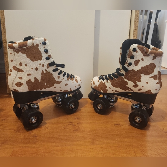 Steve Madden cow print skates size 6 - Picture 2 of 6